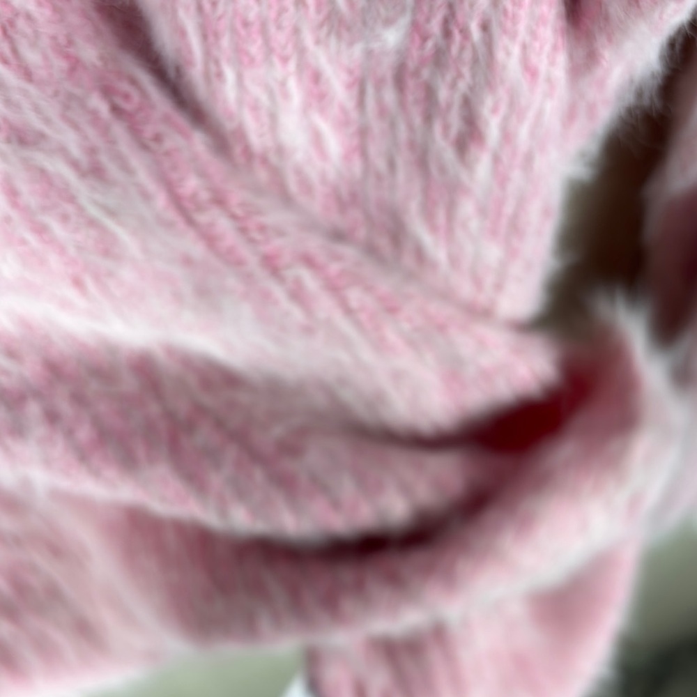 Kimchi Blue > New with Tags Pink Priscilla V-Neck Fuzzy Sweater Large - Picture 11 of 12
